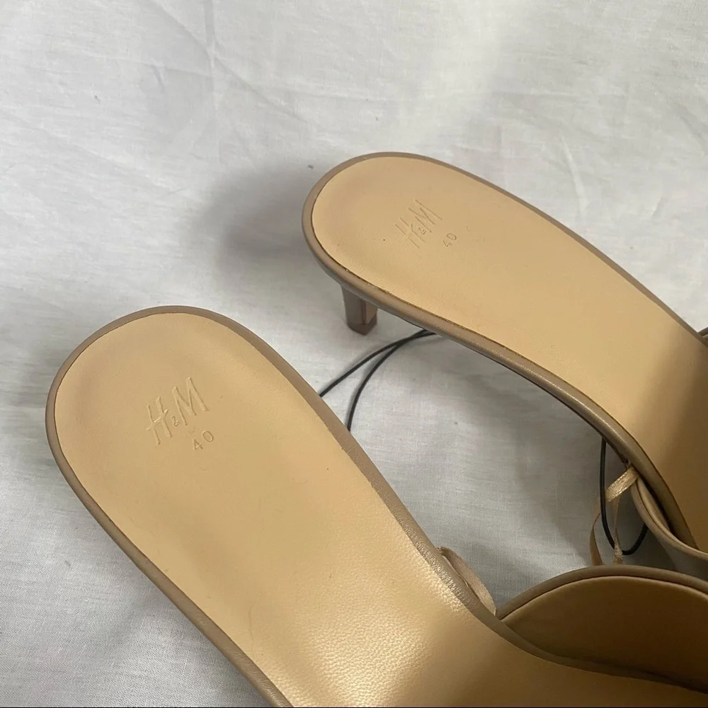 H&M Low Heel Sandal - Picture 2 of 3